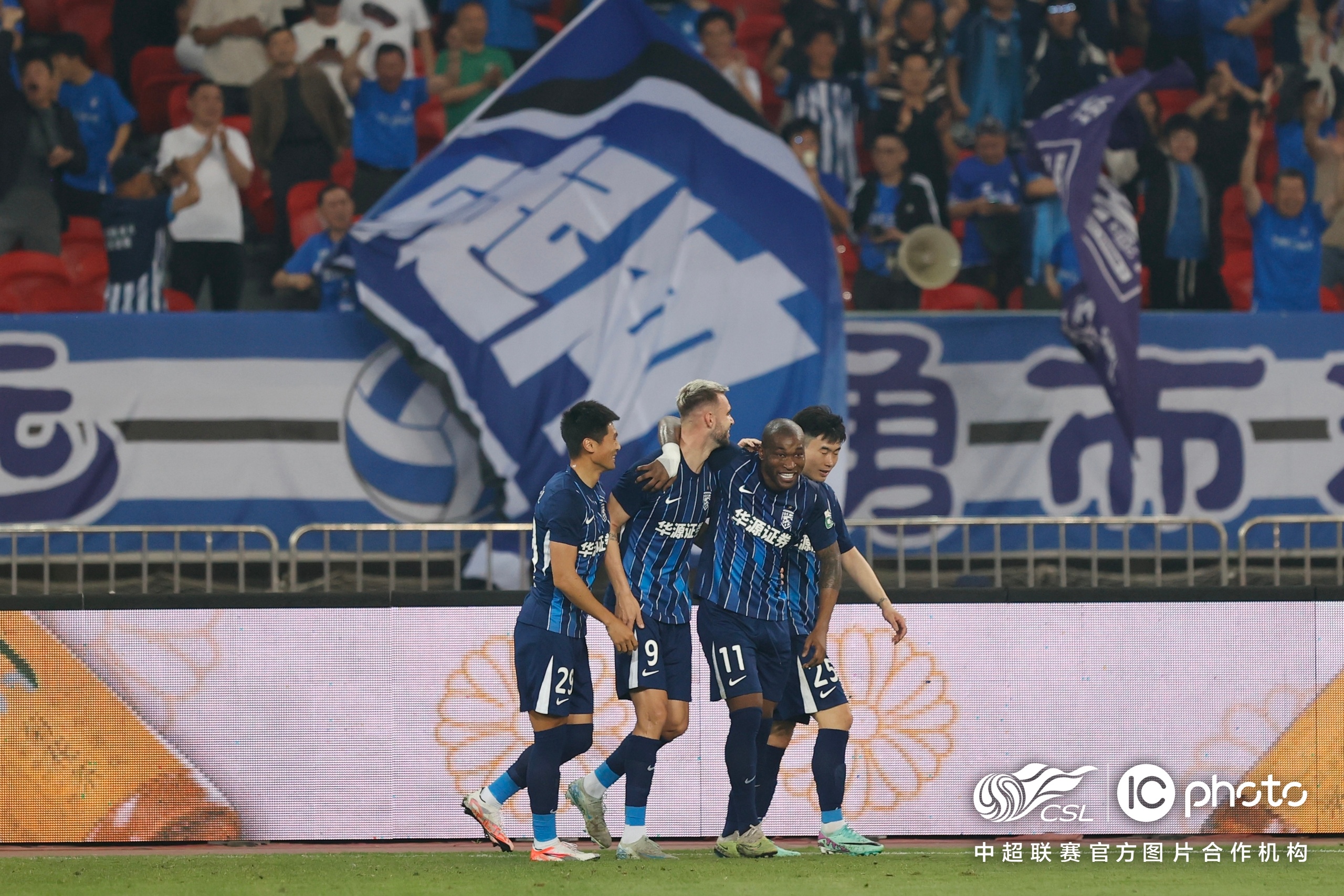 今夜体能课后，武汉三镇远射贴柱备战CBA季后赛，信心回归，阵容厚度经受考验的简单介绍